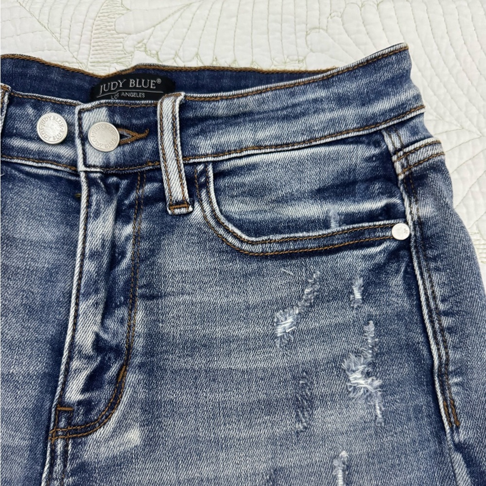 Judy Blue Women's Frayed Hem Jean Shorts - Size M - Picture 3 of 9